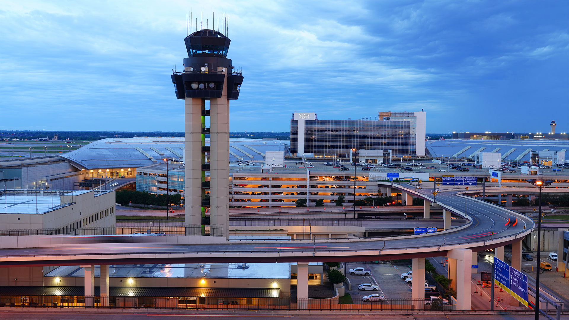 Dallas/Fort Worth International Airport (DFW)